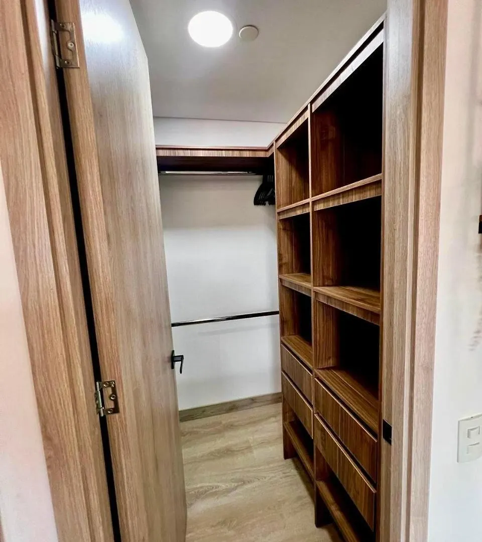 Apartamentos En Laureles Medellin Con Aire Acondicionado 0*,